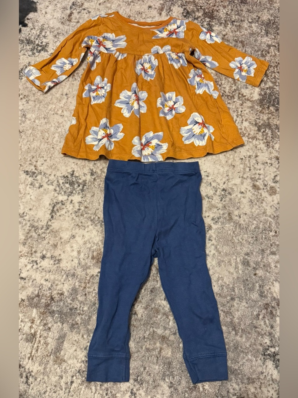 Small bundle baby girl outfits - Picture 7 of 9